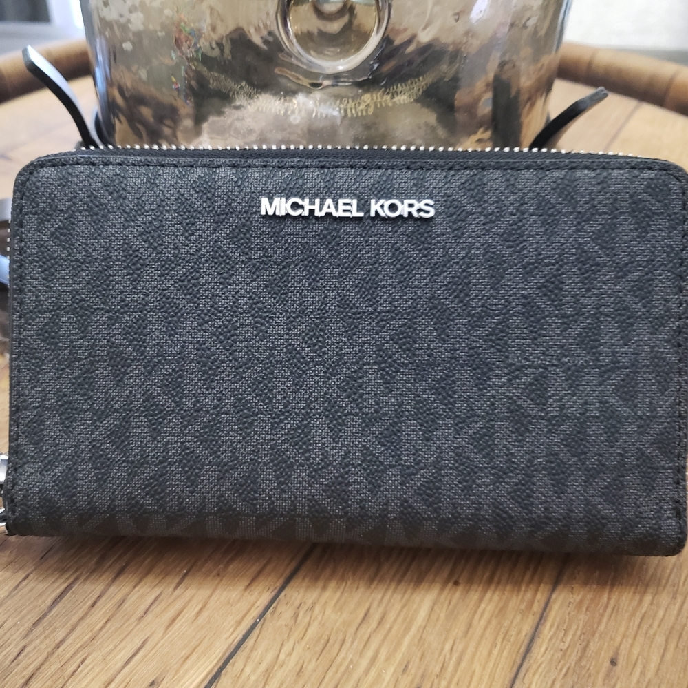 Signature Michael Kors Wristlet Wallet NWOT